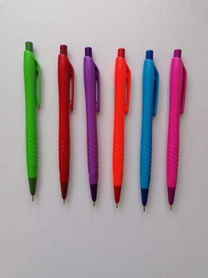 Düz renkli (6 renk) Uçlu Kalem 0.7