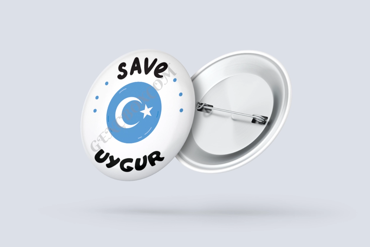 Bayrak Save Uygur Yazılı - İğneli Rozet