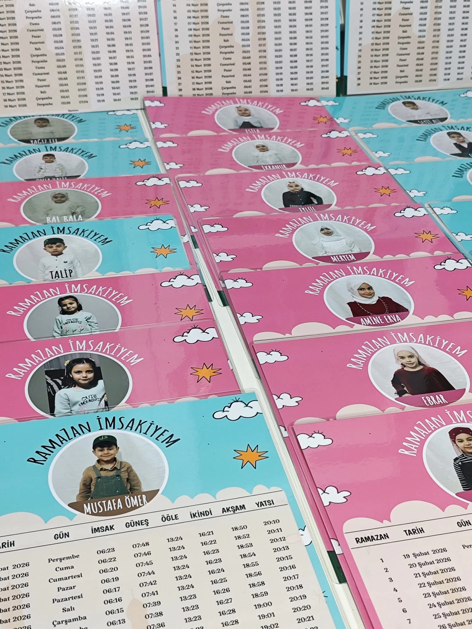 Çocuk Resimli ve İsimli Kişiye Özel Ramazan İmsakiyesi (PVC KAPLAMA)