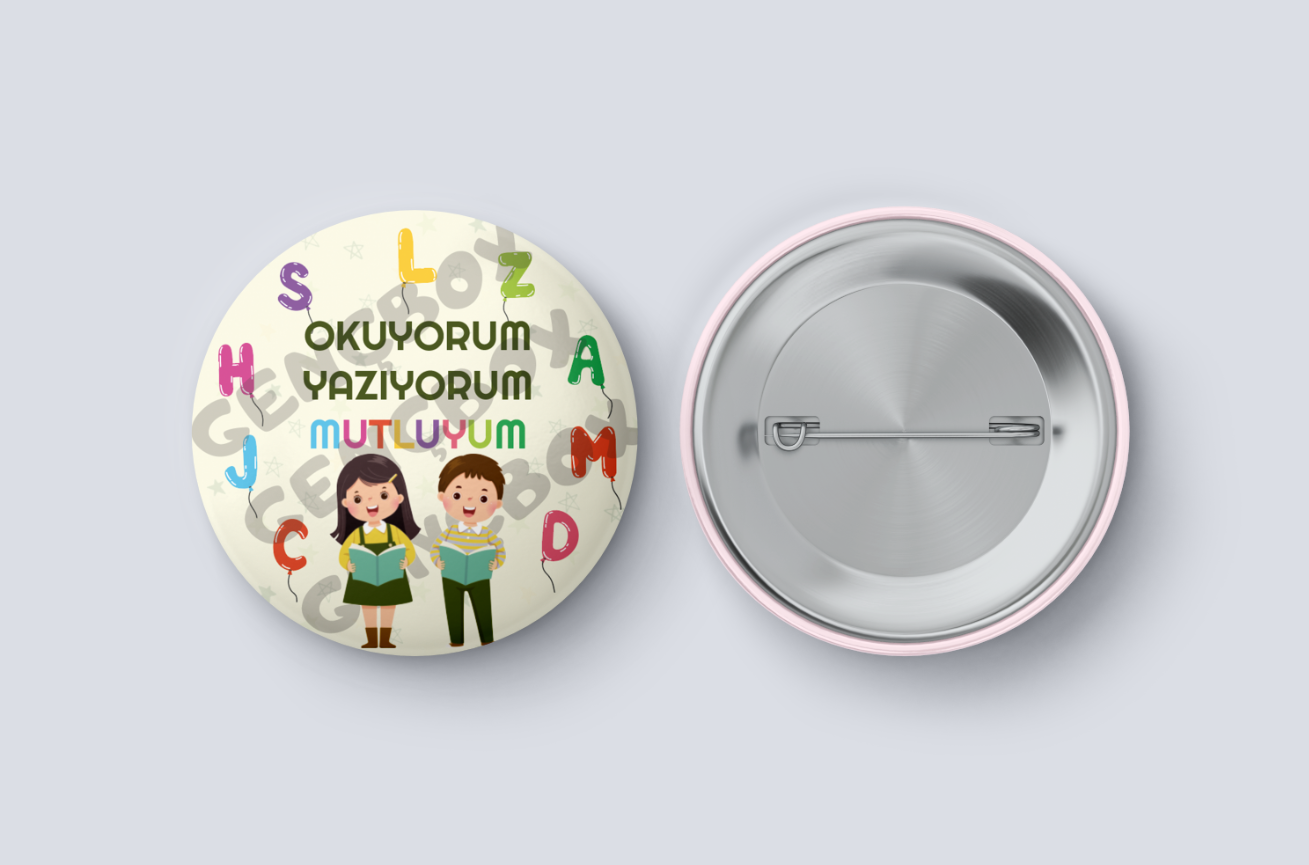 Okuyorum Yazıyorum Mutluyum - Çocuk Görselli İğneli Rozet