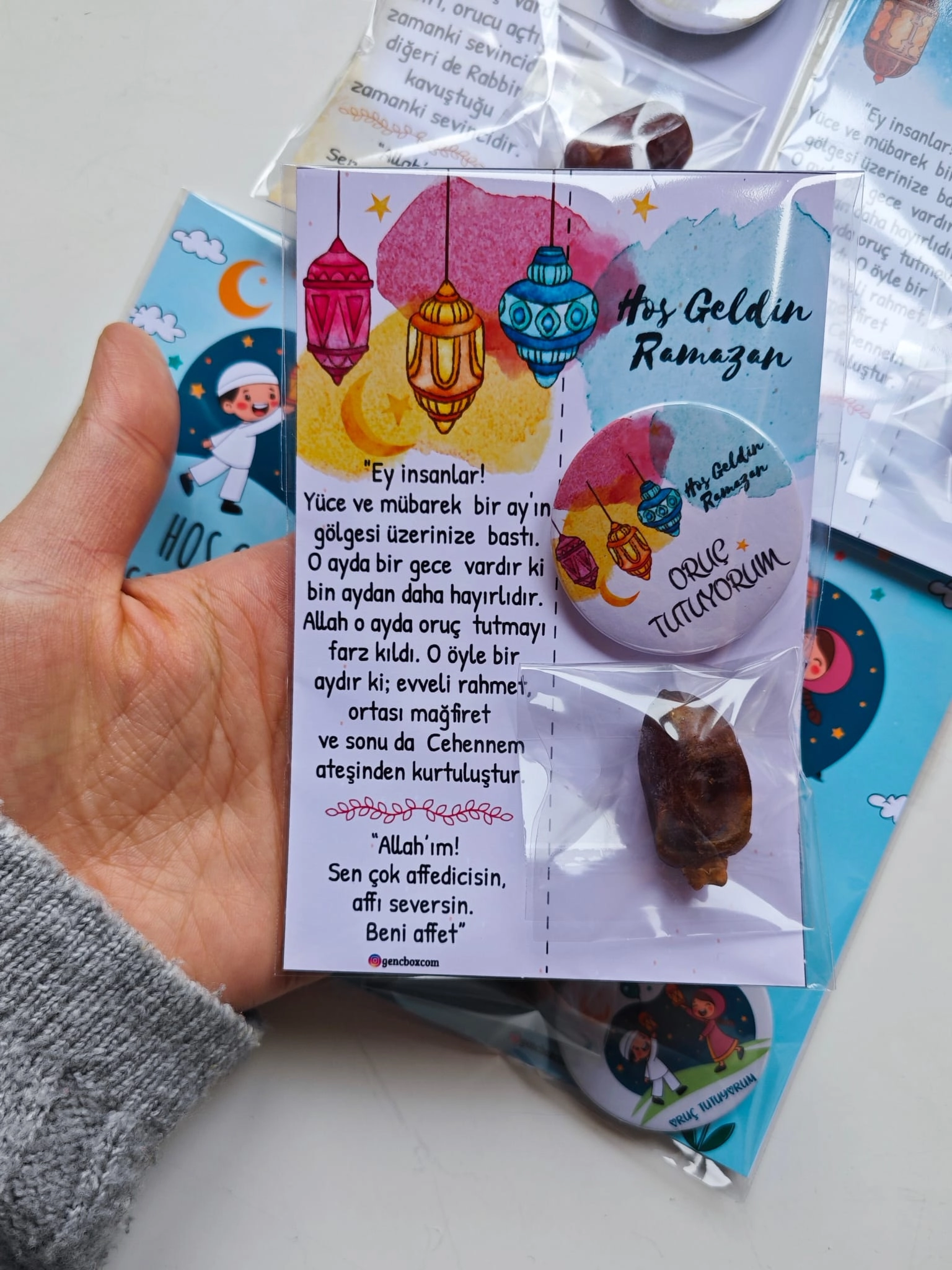 Hoş Geldin Ramazan Çok Renkli Kandilli Kart Rozet Paketi