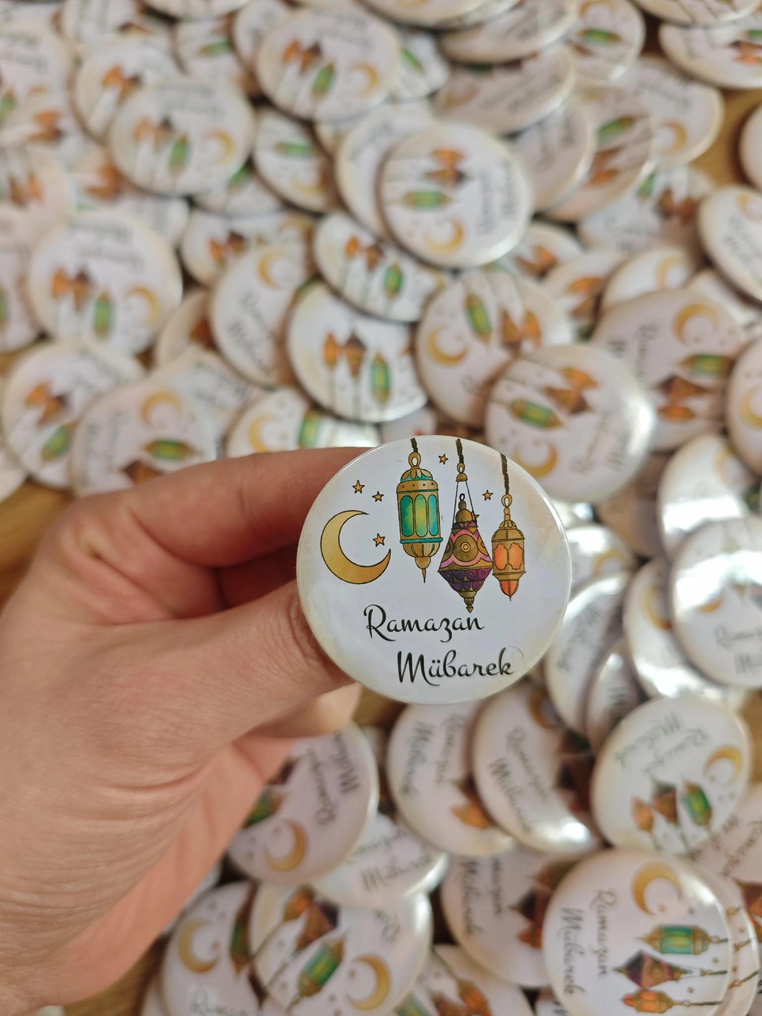 Ramazan Mübarek Kahverengi Kandilli İğneli Rozet