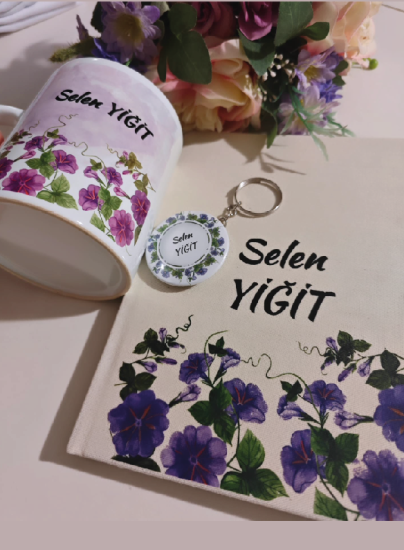 Mor Çiçekli Kanvas Defter- Kupa Bardak Ve Açacaklı Anahtarlık (İSİMLİ)