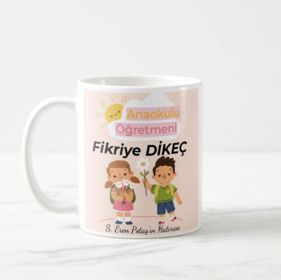 Anaokulu Öğretmeni Pembe Arka Planlı - İsme Özel Kupa Bardak