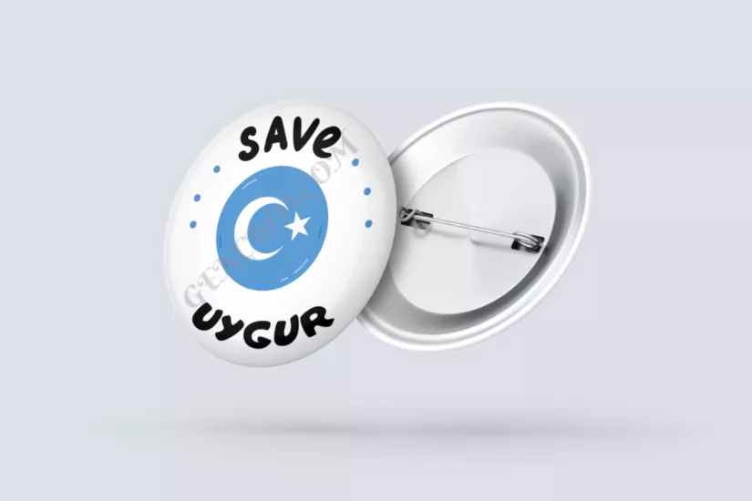 Bayrak Save Uygur Yazılı - İğneli Rozet
