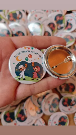 Tekne Orucu Tutuyorum Çocuklu Kandilli İğneli Rozet