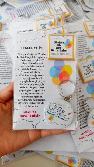 Balon ve Çizgi Desenli Anahtarlıklı Çikolatalı Çocuk Hediyelik Kart Paketi