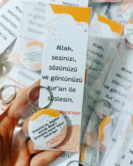 Turuncu Desenli Yaz Kursu Hatırası Açacaklı Anahtarlıklı Ayraç Hediyelik Paket