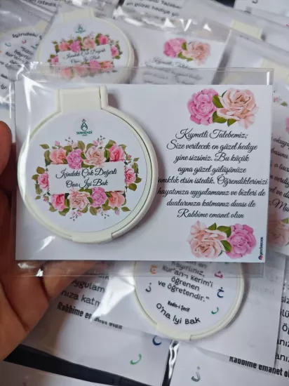 İçindeki Çok Değerli Yazılı Çiçekli Kartlı Aynalı Paket