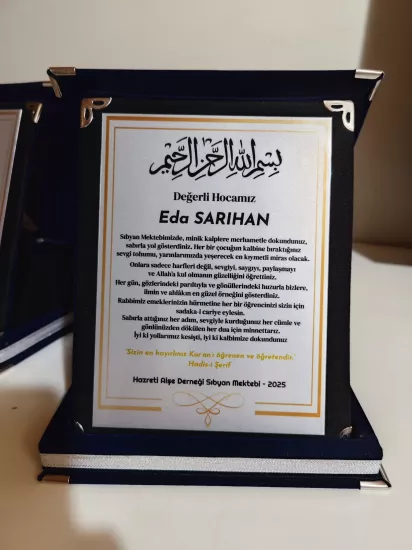 Öğretmen’e Teşekkür Plaketi- Kadife Lacivert Plaket (Orta Boy)