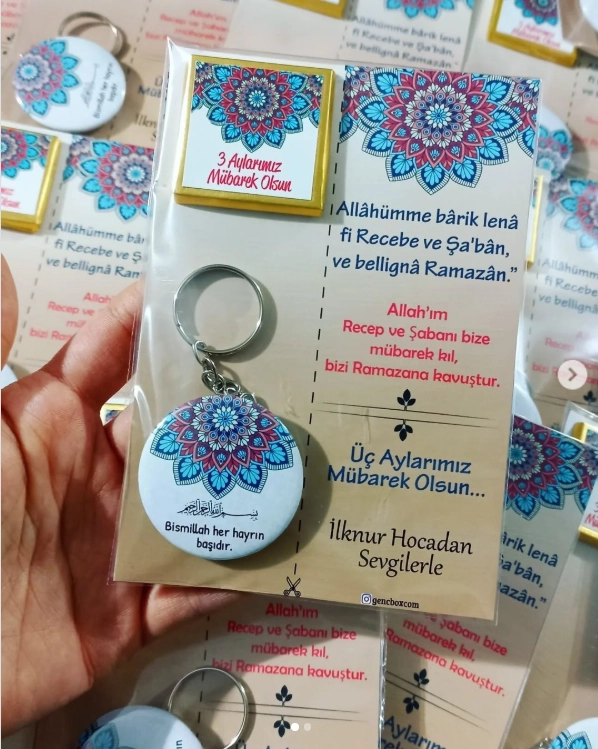 Üç Aylar Hediye Paketi -Açacaklı Anahtarlık-Çikolata Kart