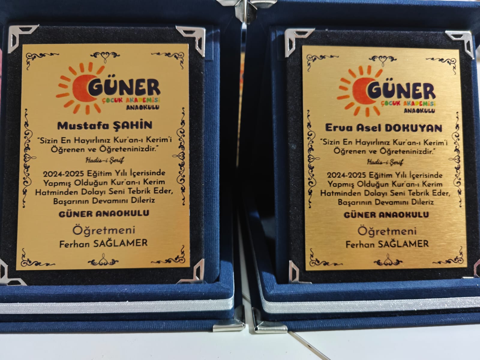 Özel Okul Logolu Öğrenci - Kadife Lacivert Plaket (Orta Boy)