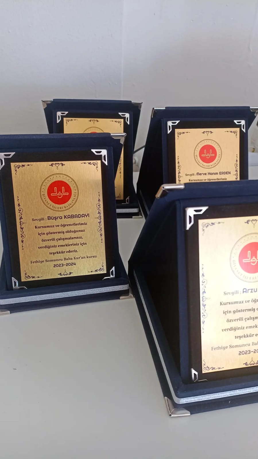 Diyanet Logolu Eğitimci İsme Özel - Kadife Lacivert Plaket (Orta Boy)