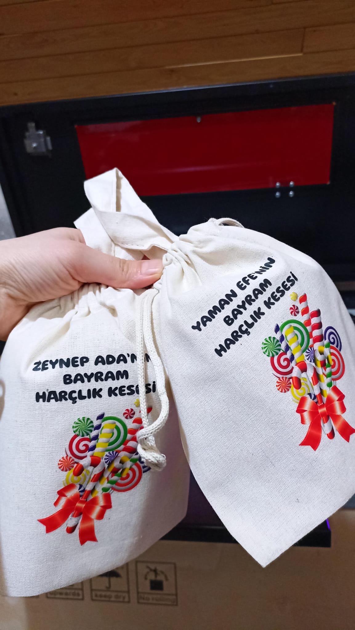 Şeker Desen Tek Tutmalı Kulplu İsme Özel Kese (15*20)