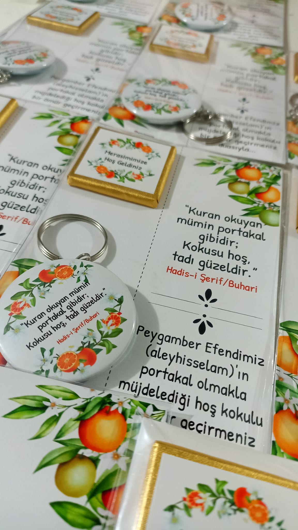 Portakal Kokulu Mümin Hadisli Açacaklı Anahtarlıklı Çikolatalı - Hediyelik Kart Paketi