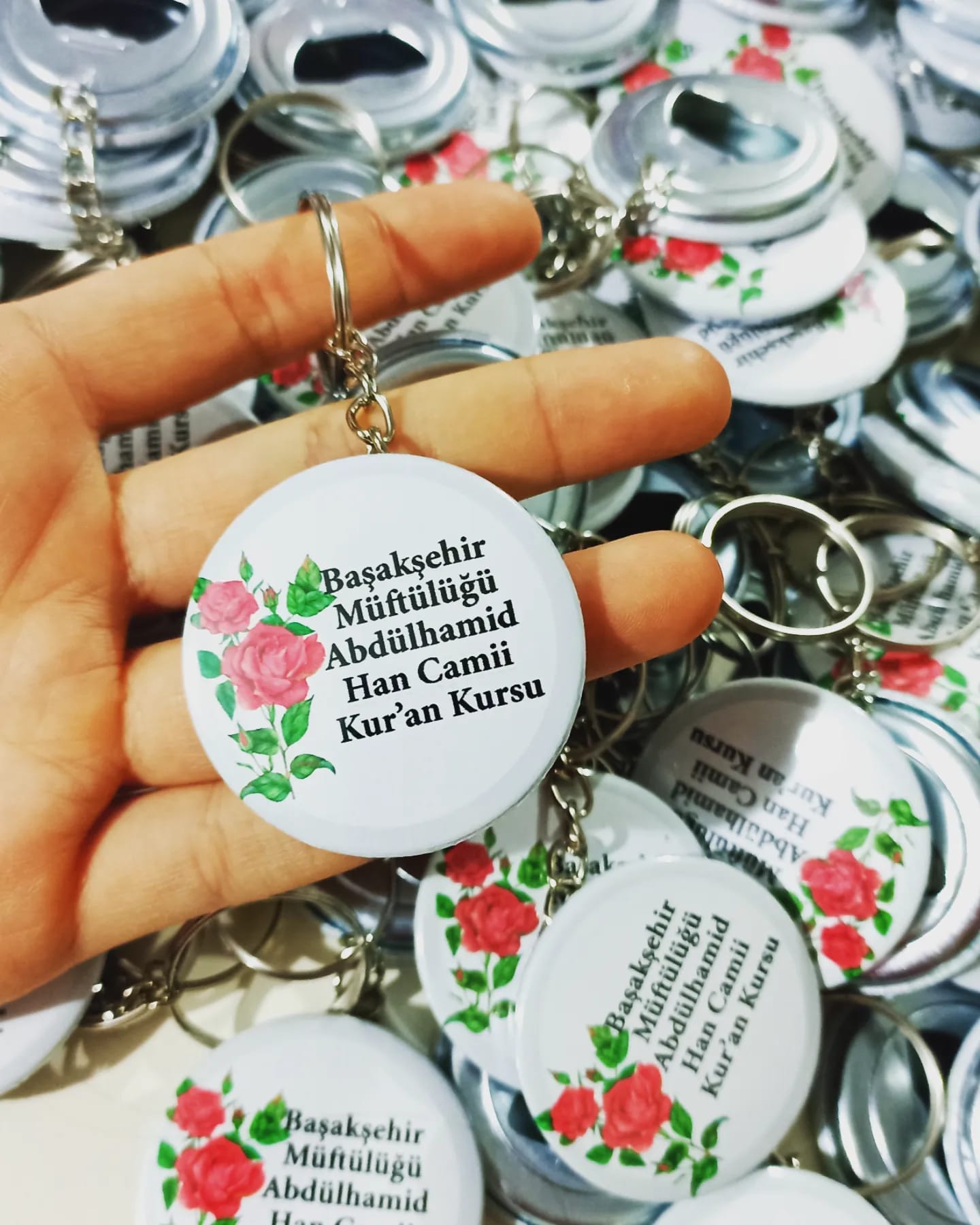 Mevlid Kandili Gül Desen Çikolata ve Açacaklı Anahtarlıklı Hediyelik Kart Paketi