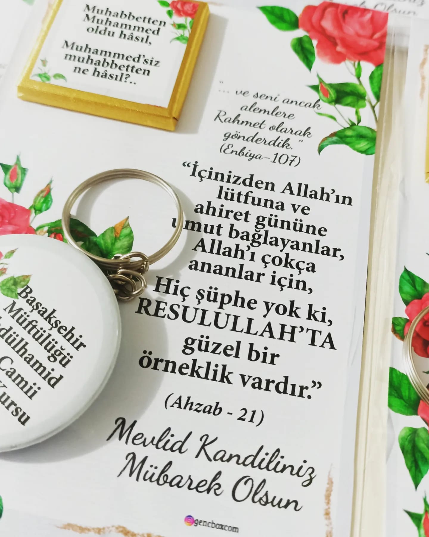 Mevlid Kandili Gül Desen Çikolata ve Açacaklı Anahtarlıklı Hediyelik Kart Paketi