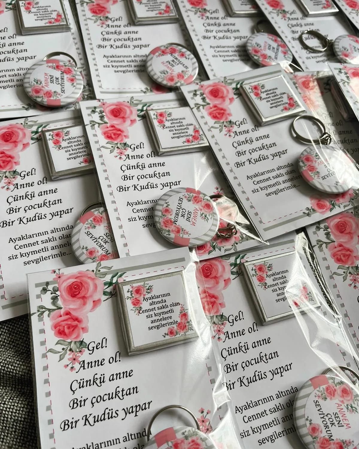 Gel Anne Ol Açacaklı Anahtarlıklı Çikolatalı Hediyelik Kart Paketi
