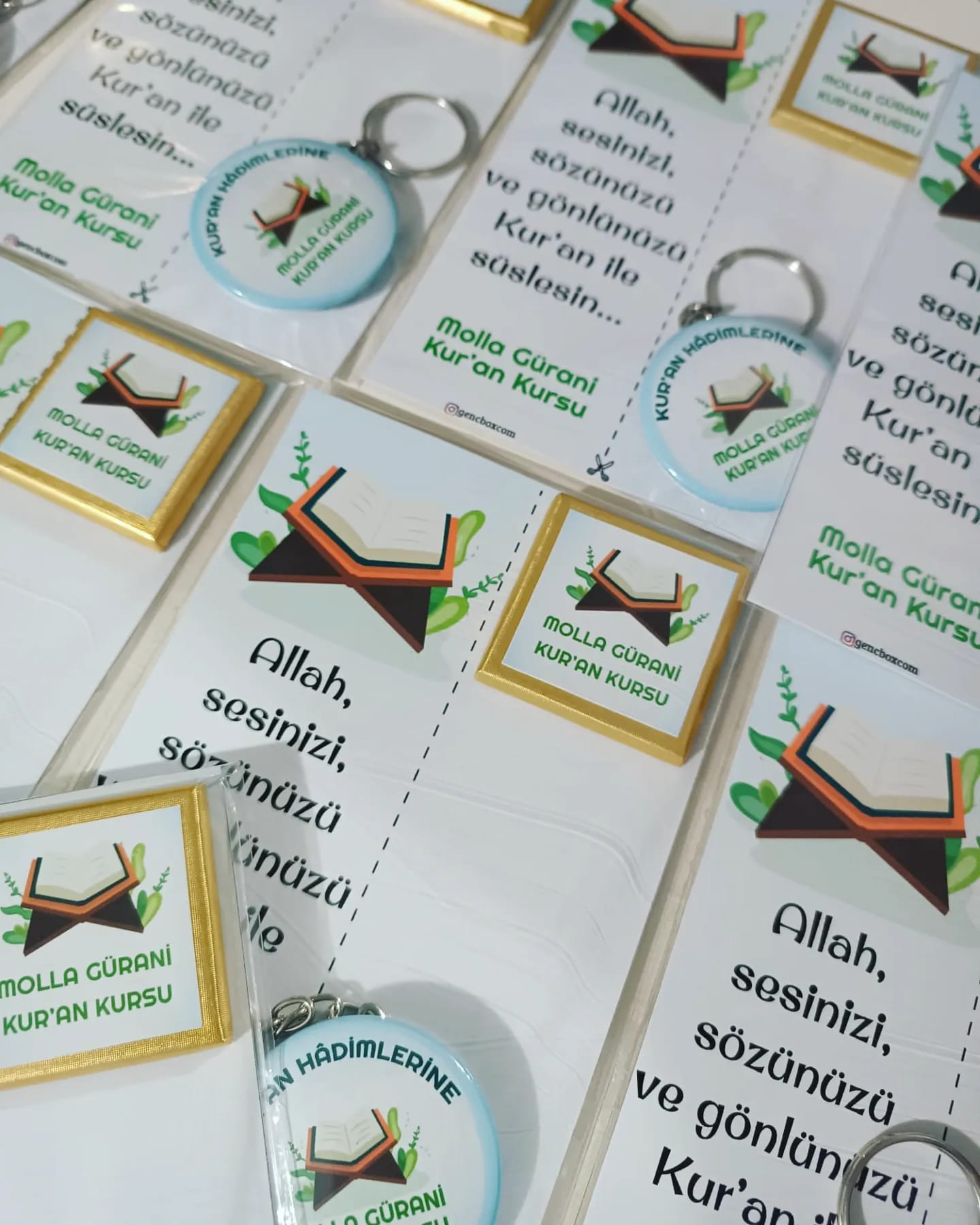 Rahleli Çikolatalı Açacaklı Anahtarlıklı Hediyelik Kart Paketi