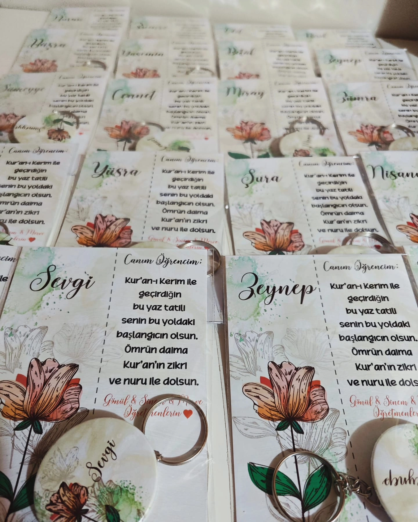 İsimli Ayraçlı Not Kartı ve İsimli Açacaklı Anahtarlıklı Paket