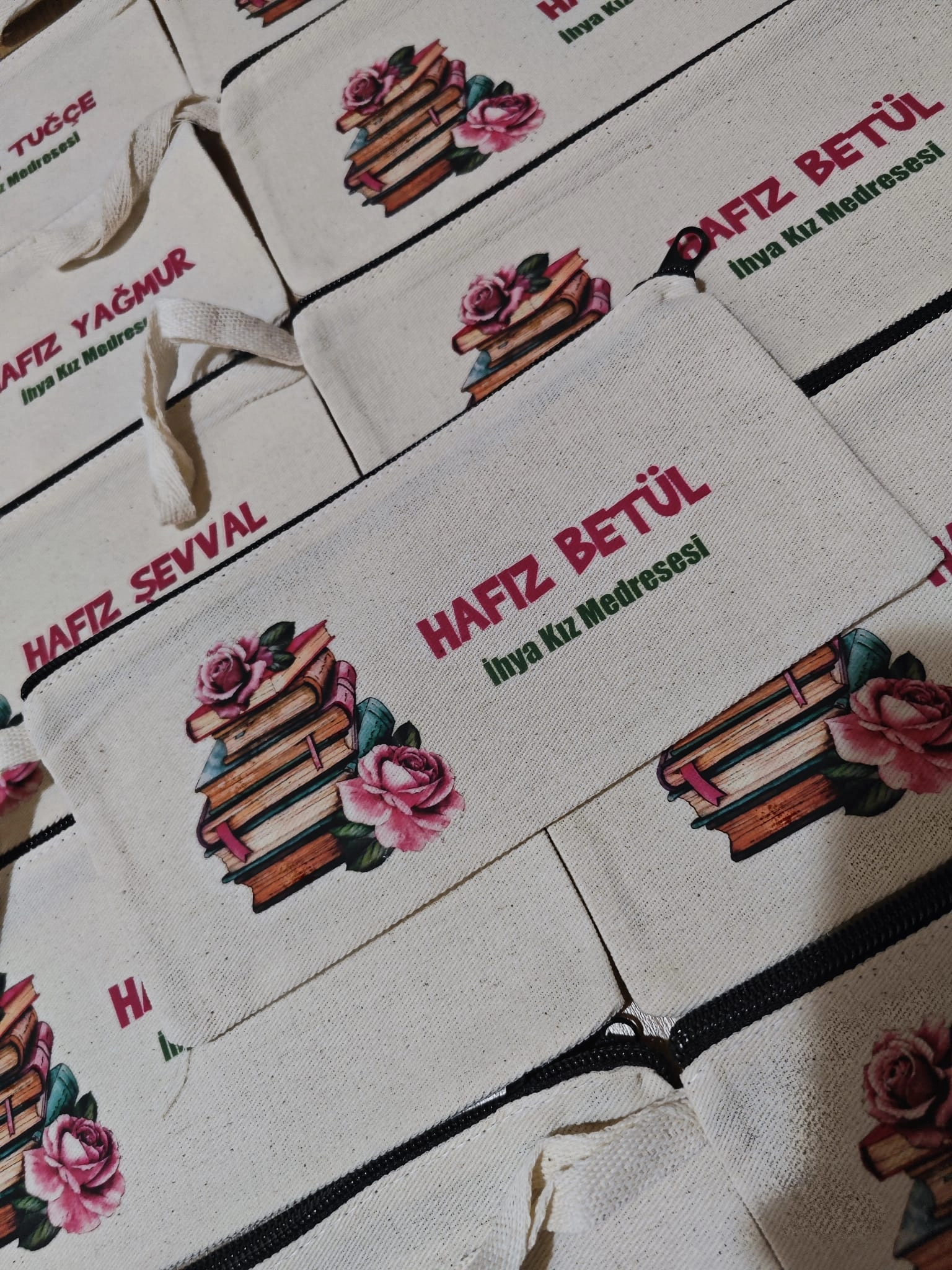 Pembe  Kitap Görselli Hafız - Bez Kalemlik Çanta