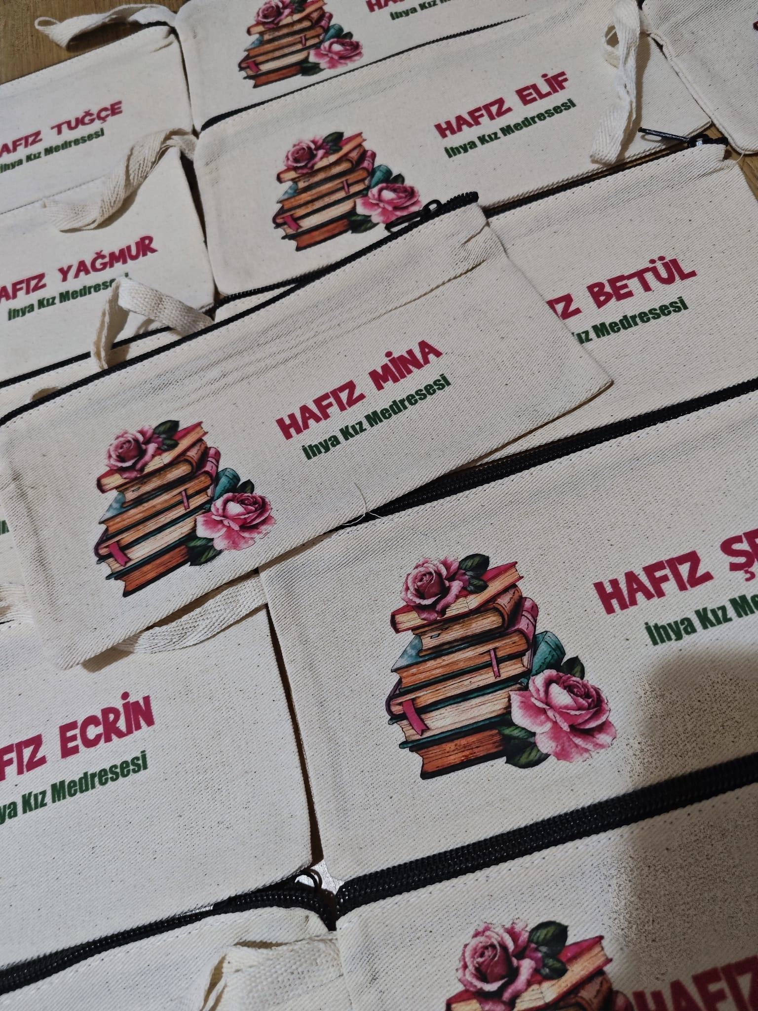 Pembe  Kitap Görselli Hafız - Bez Kalemlik Çanta