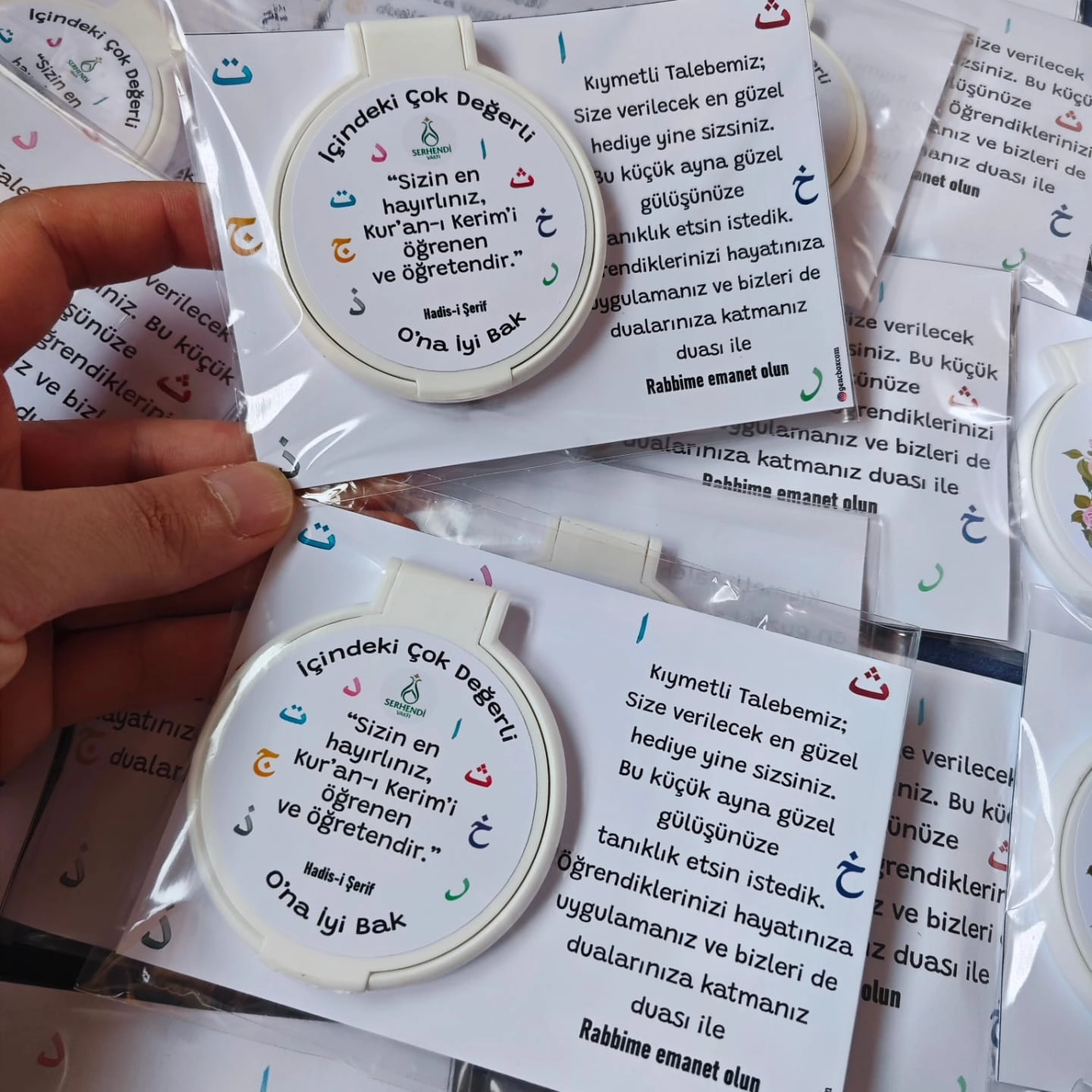 Sizin En Hayırlınız Hadisi Şerif Yazılı Kartlı Aynalı Paket
