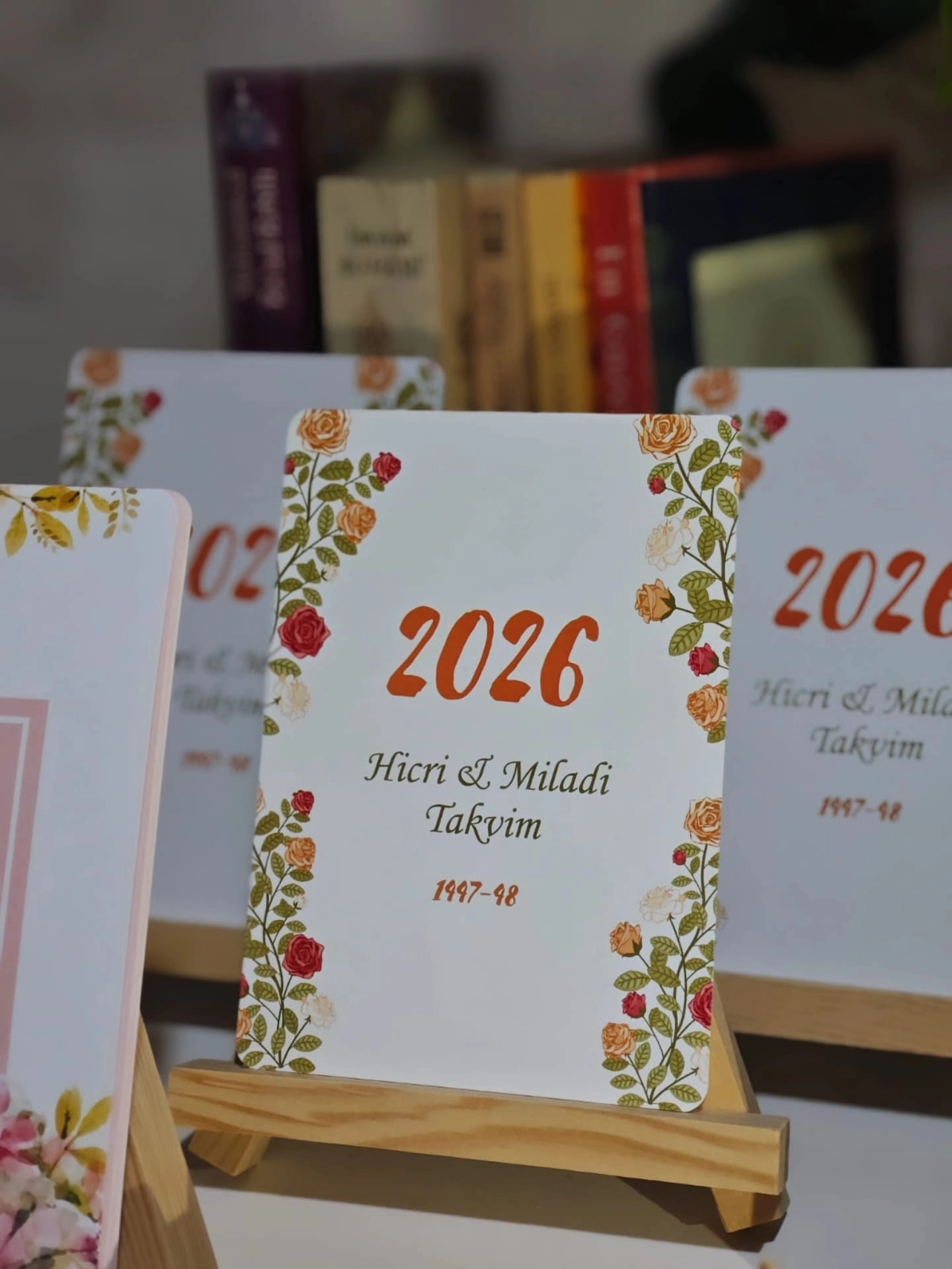 Nostaljik Çiçekli Minimal Hicri Miladi Masaüstü 2026 Yılı Takvimi